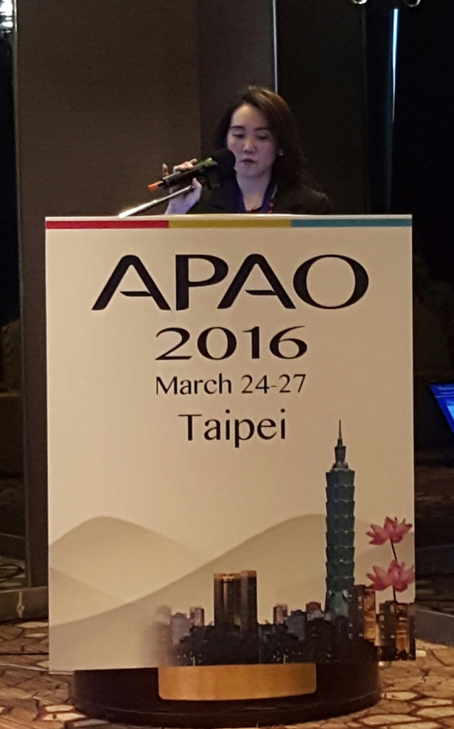 Dr Nikolle Tan presenting her paper on “Long-term outcomes of anti-VEGF treatment in East-Asian patients with myopic choroidal neovascularization”. - APAO 2016