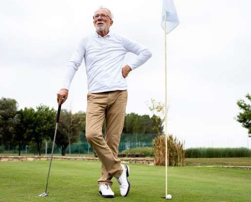portrait-active-senior-man-playing-golf-golf-course-enjoying-free-time-outdoors